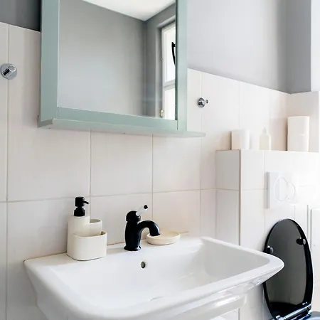 Business & Family Letna كَشّا