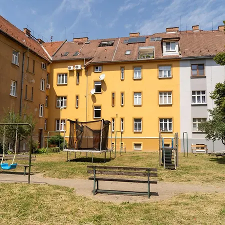 Business & Family Letna كَشّا